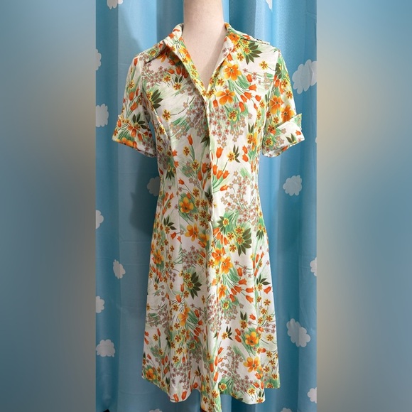 Vintage 70s polyester floral dress.  Size s - Picture 7 of 9